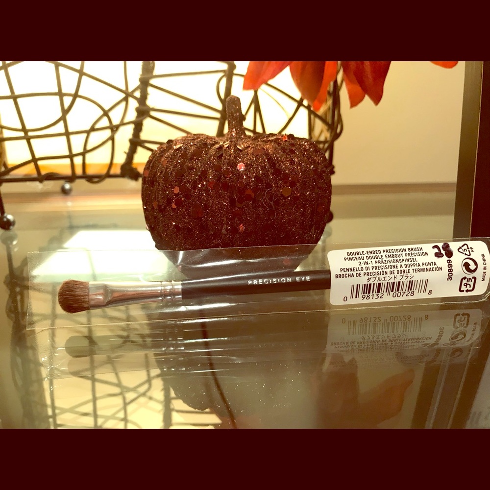 NOT FOR SALEBare minerals Eye shadow brush